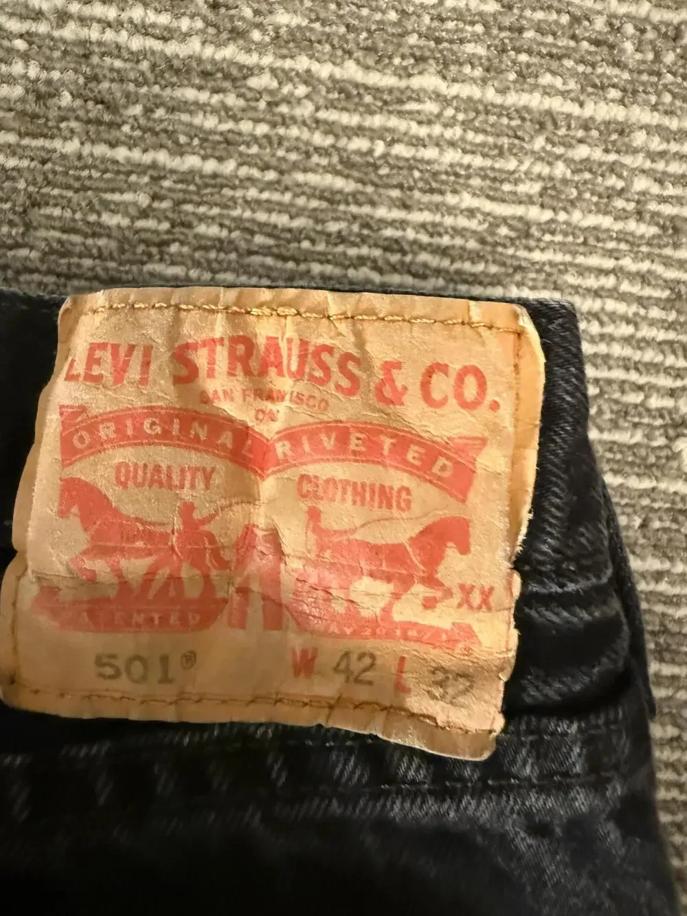 Levis 501 Jeans Mens 42x32 Black Straight Leg Button Fly Denim Classic Fit
